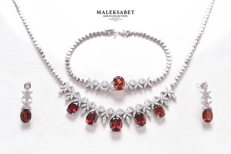 سرویس طلا با نگین یاقوت قرمز طبیعی